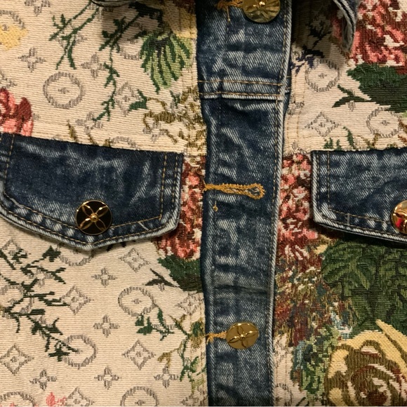 EUC Women’s unique denim and tapestry button down two pocket jacket. - Picture 5 of 10